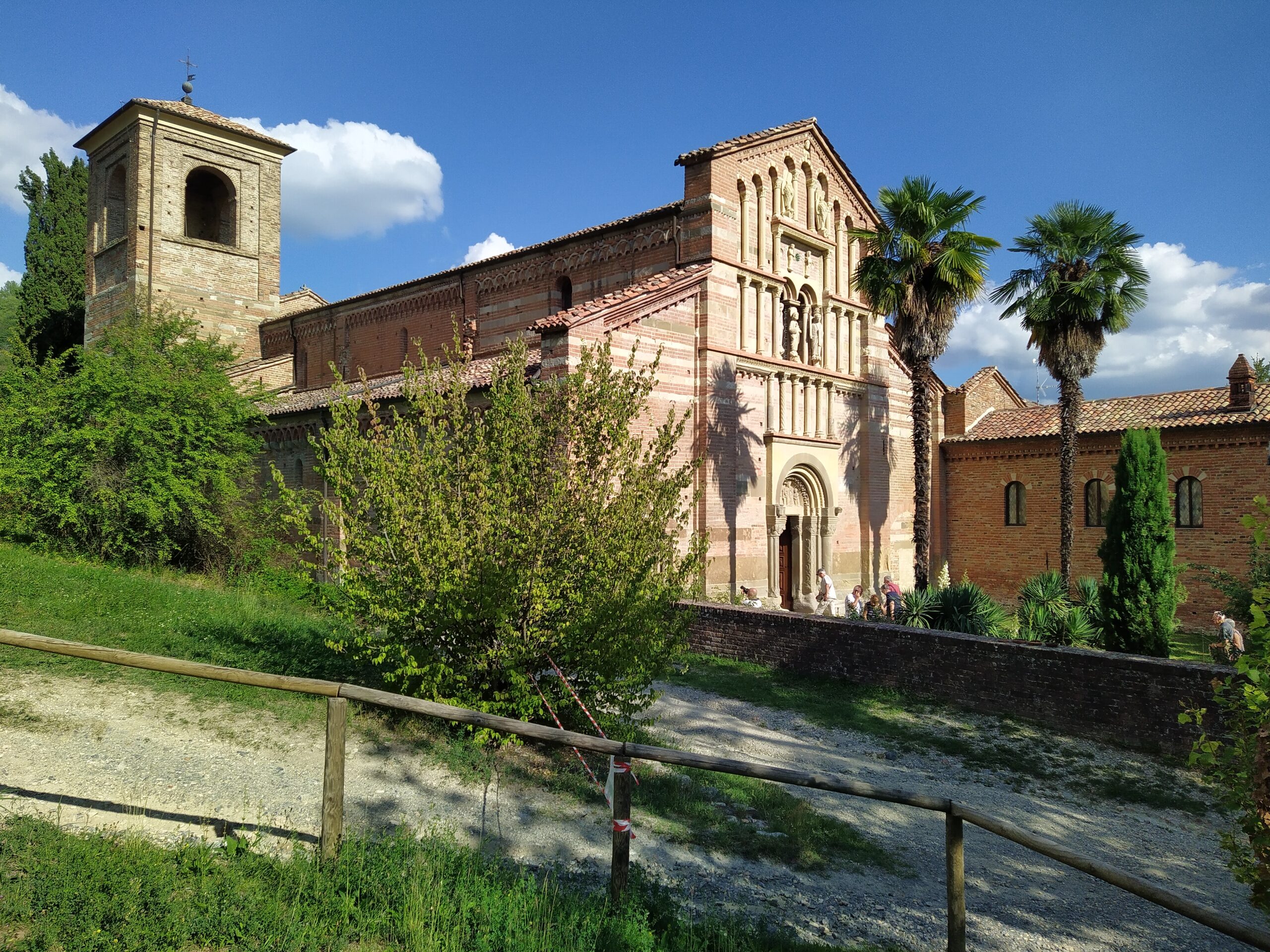 Una foto dell'Abbazia di Vezzolano.